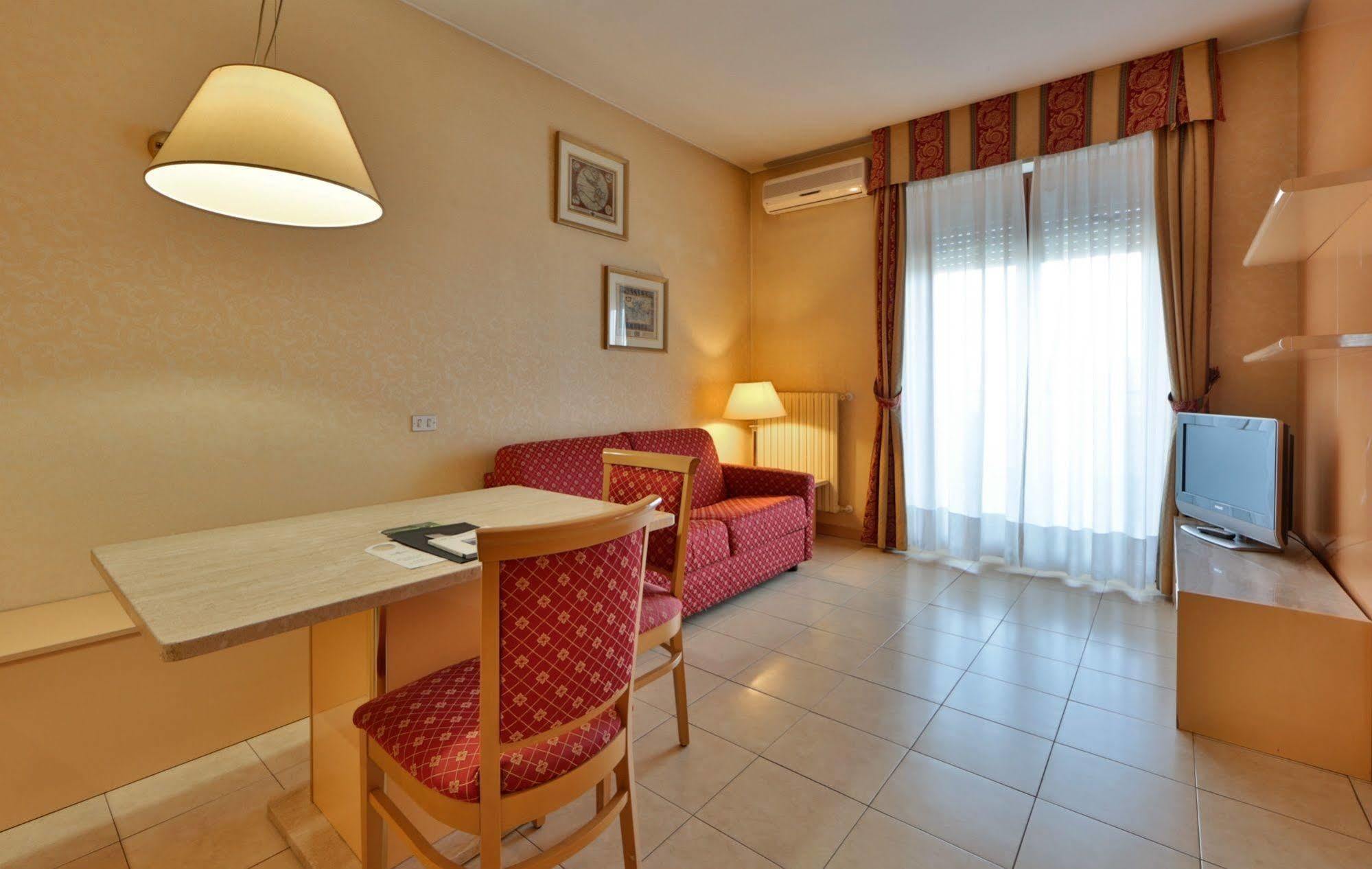 Unaway Hotel & Residence Quark Due Milano Luaran gambar