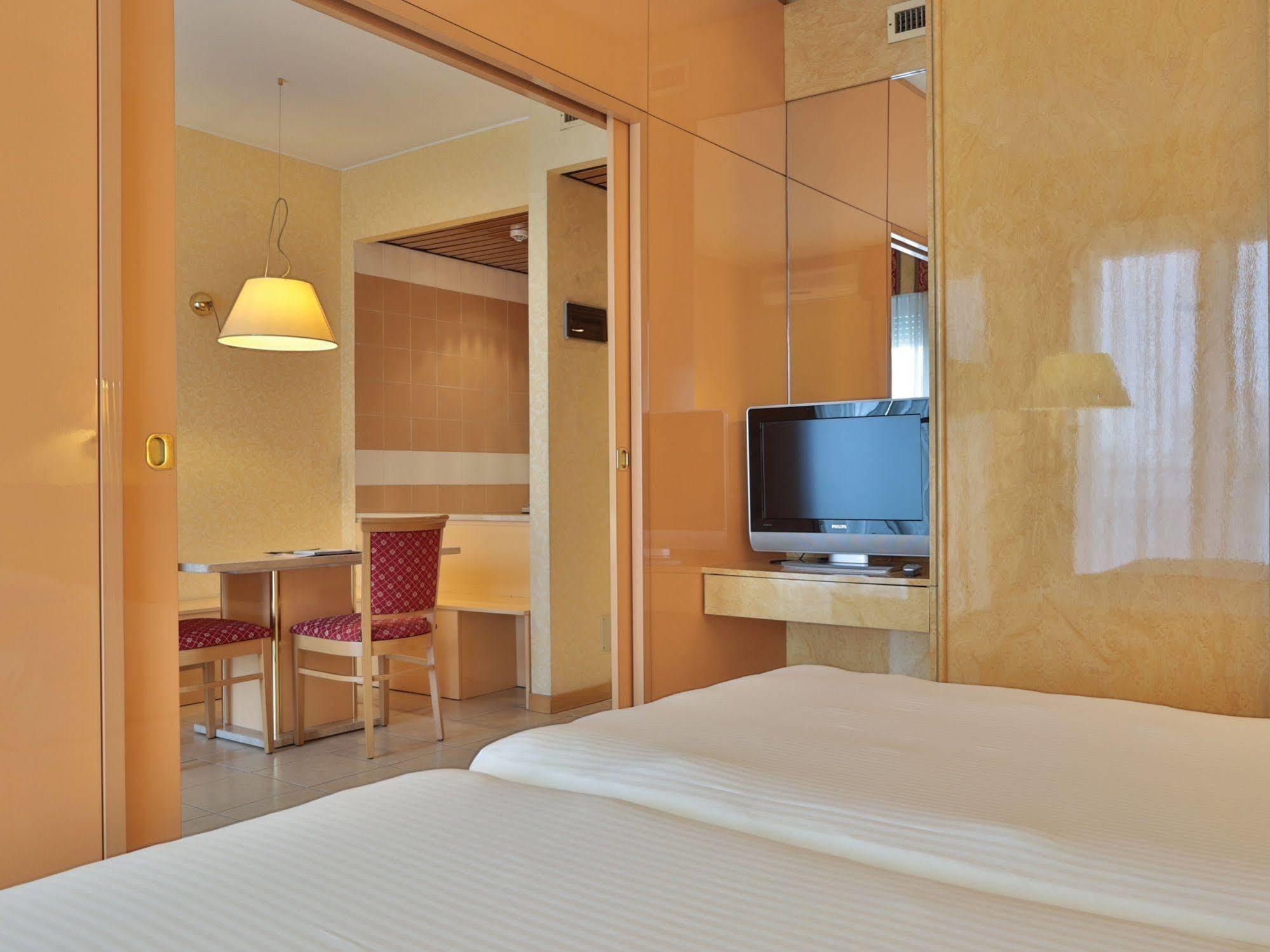 Unaway Hotel & Residence Quark Due Milano Luaran gambar
