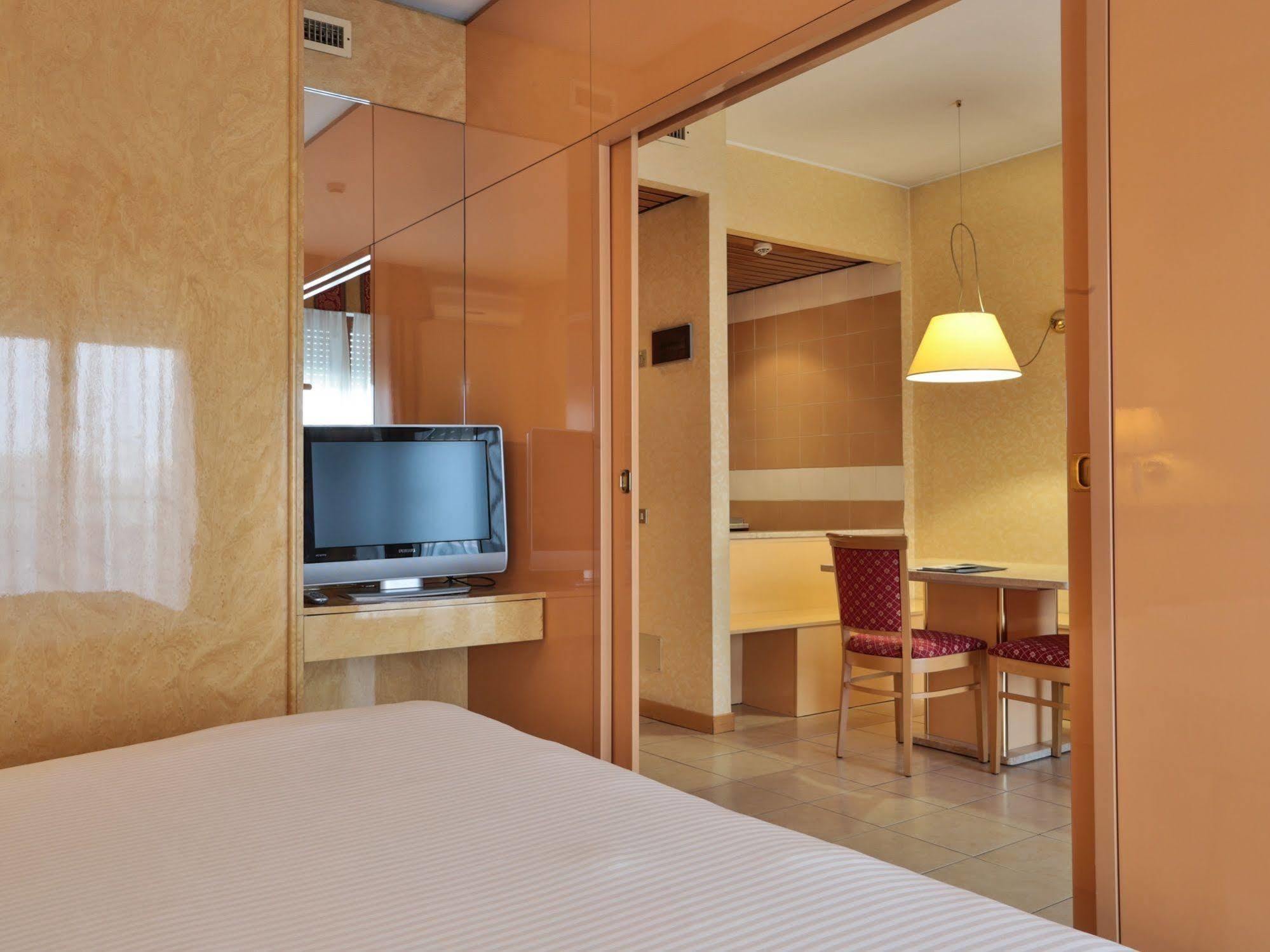 Unaway Hotel & Residence Quark Due Milano Luaran gambar